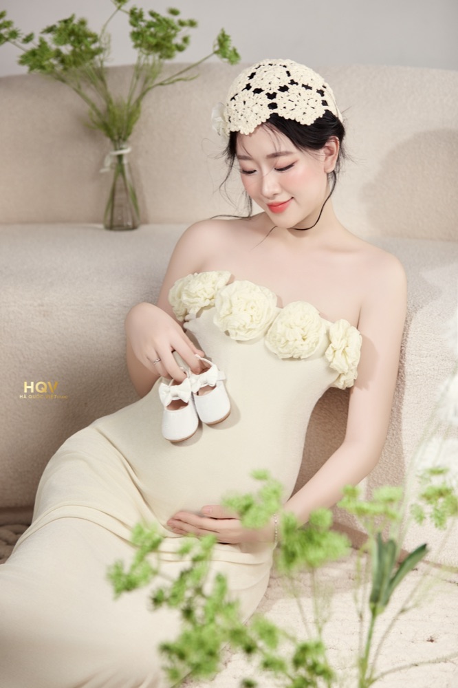Ảnh bầu nhẹ nhàng cùng giày bé